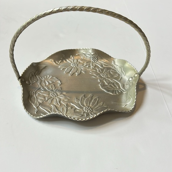Vintage Hammercraft Canada Hammered Aluminum Floral Basket - Picture 4 of 11